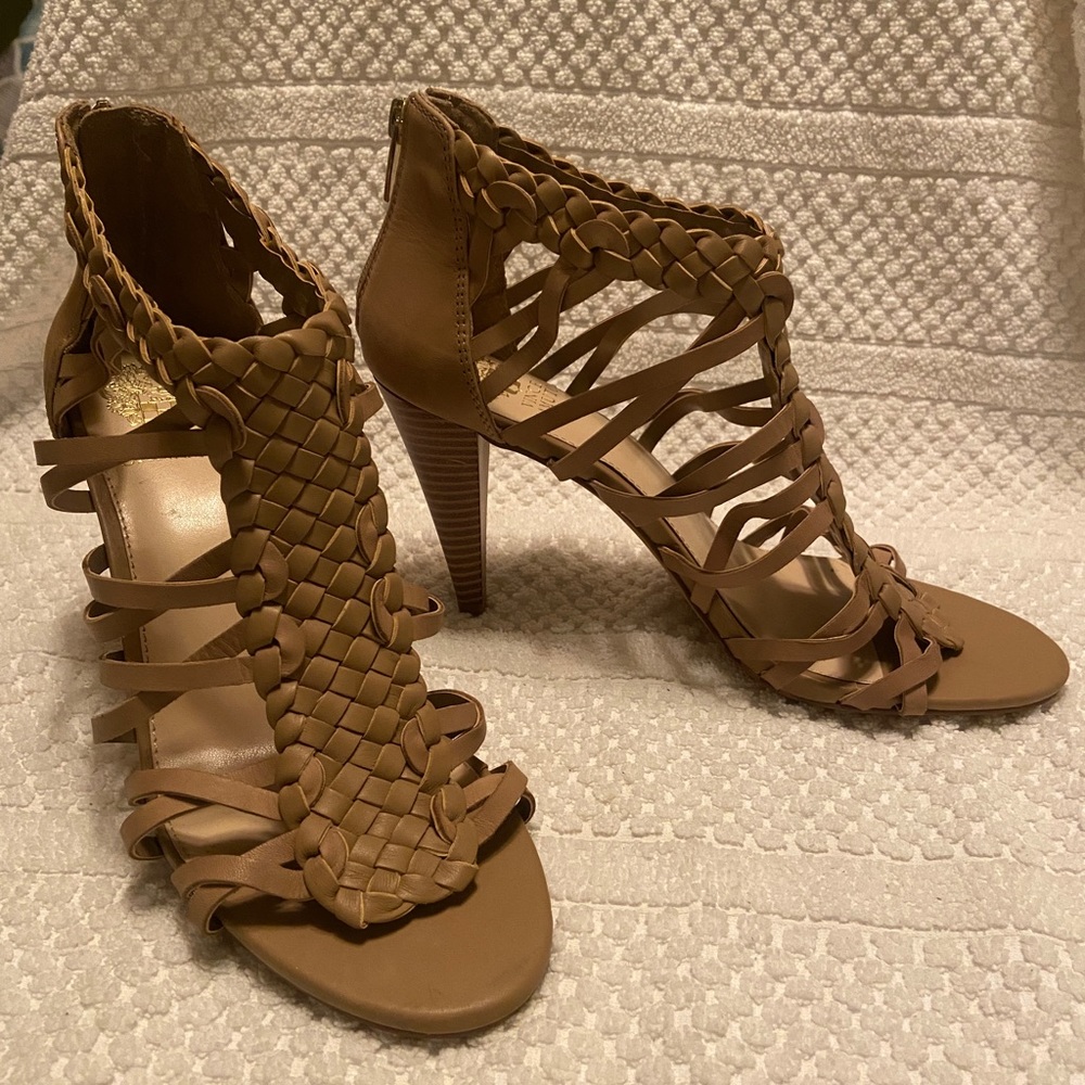 Vince Camuto Alaizeh size 10, summer, woven, tan, brown